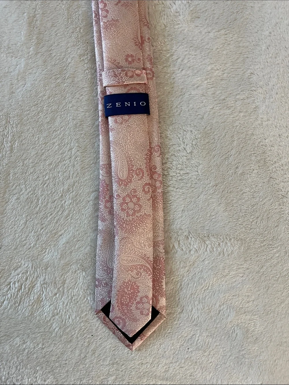 Zenio Men's Pink Paisley Slim Tie - Refined Formal Accent